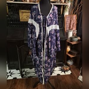 DAVI & DANI Navy Floral Lace Kimono